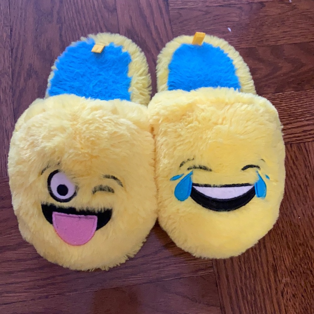 Girls emoji slippers size 11-12 girls